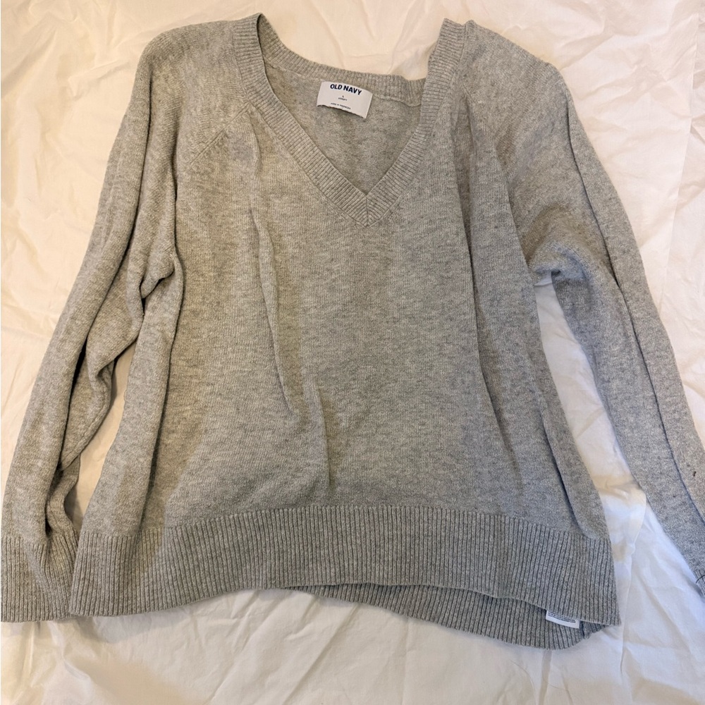Old Navy Women's Light Gray V-Neck Sweater